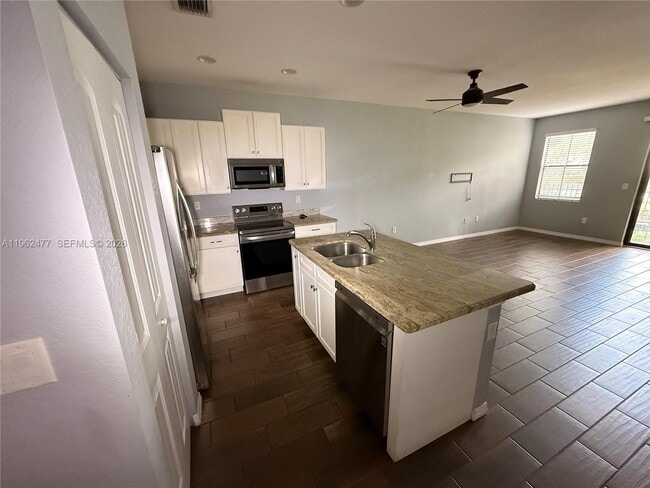 Building Photo - 4800 Bayview Dr