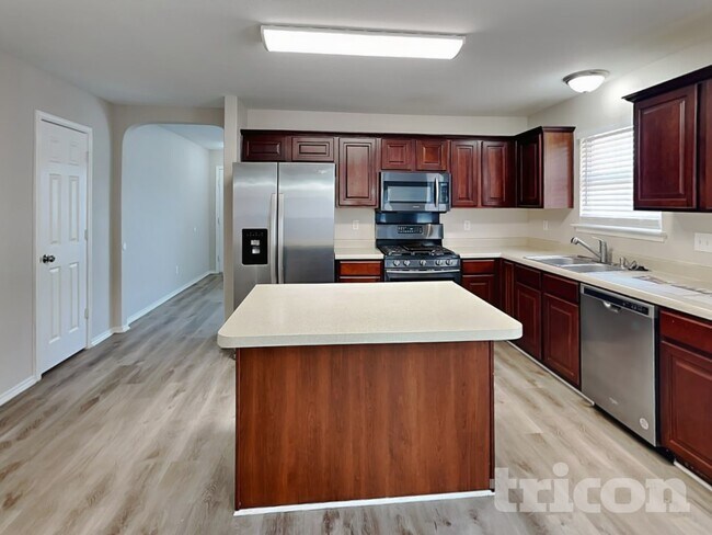 Building Photo - 231 Cardinal Way