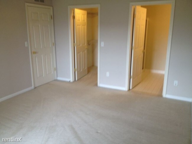 Building Photo - 16805 Carriage Way