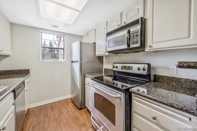 Building Photo - 12055 Alta Carmel Ct