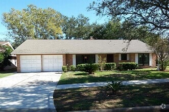 Building Photo - 8711 Hinman St