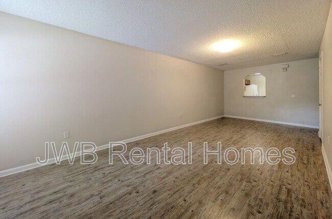 Foto del edificio - 8475 McGirts Village Ln