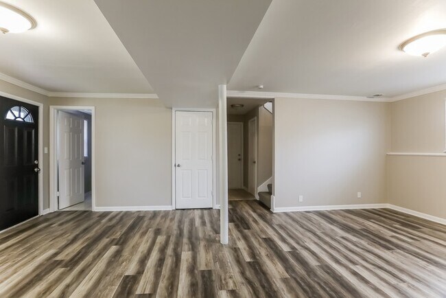 Building Photo - Cute Cul-De-Sec Home
