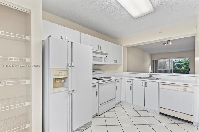 Foto del edificio - 9511 Weldon Cir