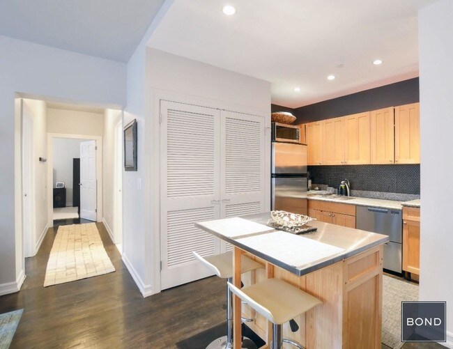Building Photo - 407 East 12th Street