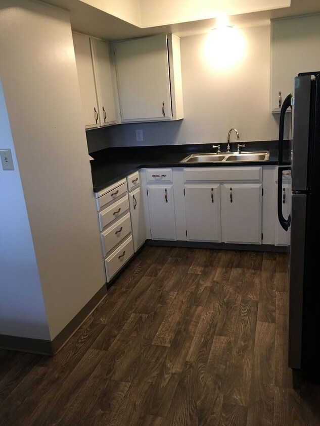 Foto principal - 219 Semanski St S