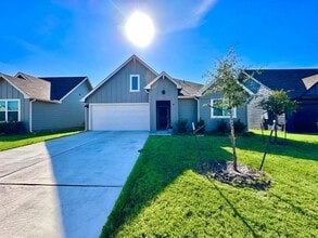 Building Photo - 331 N Richland Dr