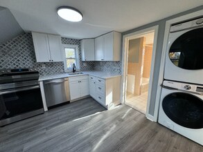 Building Photo - 141 Willow Grove Ave