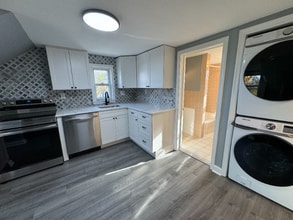 Building Photo - 141 Willow Grove Ave