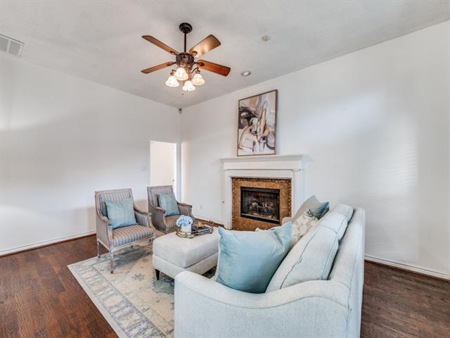 Foto del edificio - 1728 Forest Glen Dr