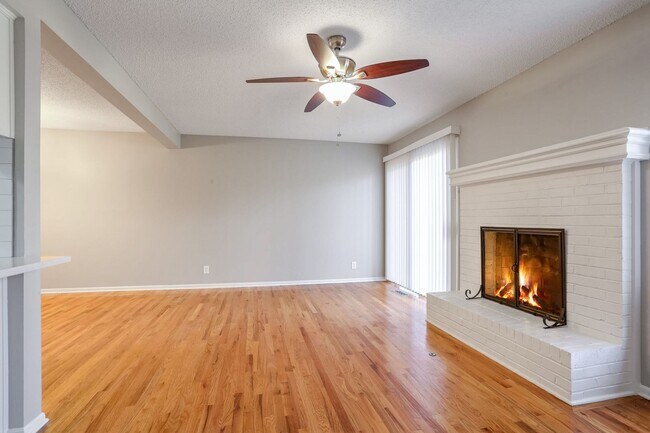 Foto del edificio - 10814 W 116th St