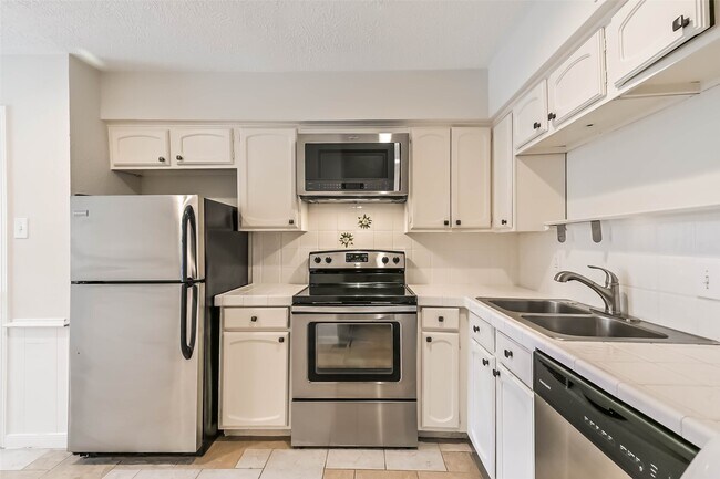Foto del edificio - 496 N Post Oak Ln