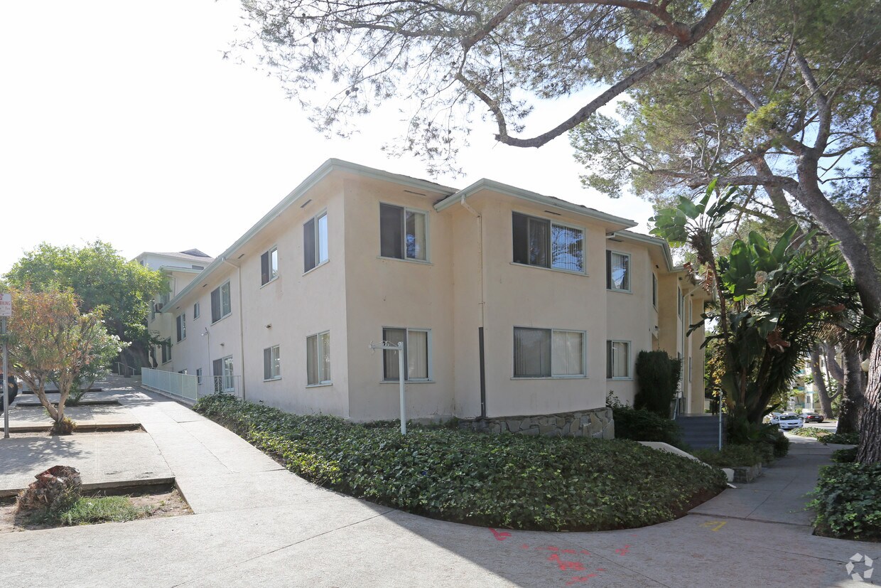 Primary Photo - 600 Kelton Ave