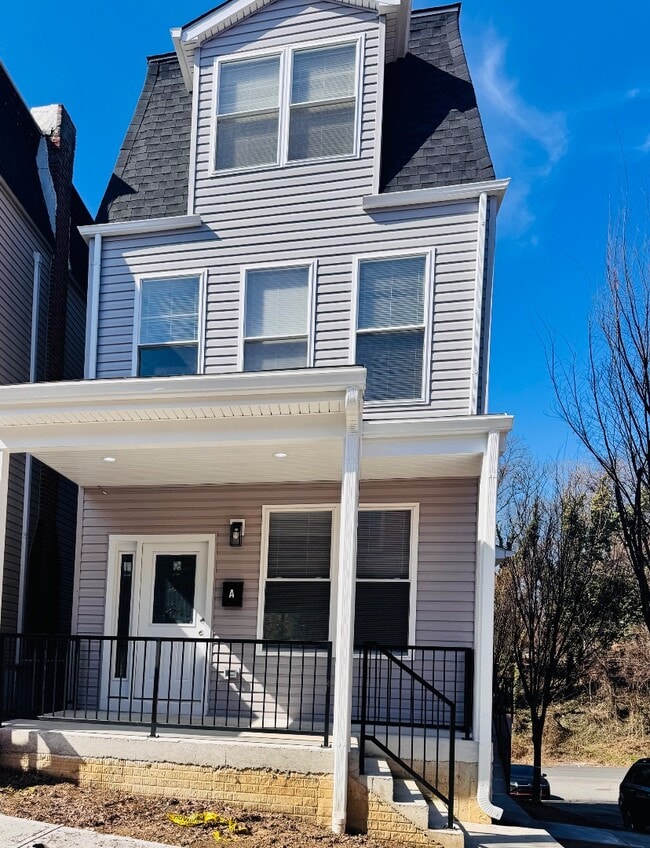 Building Photo - 3320 Elm Ave