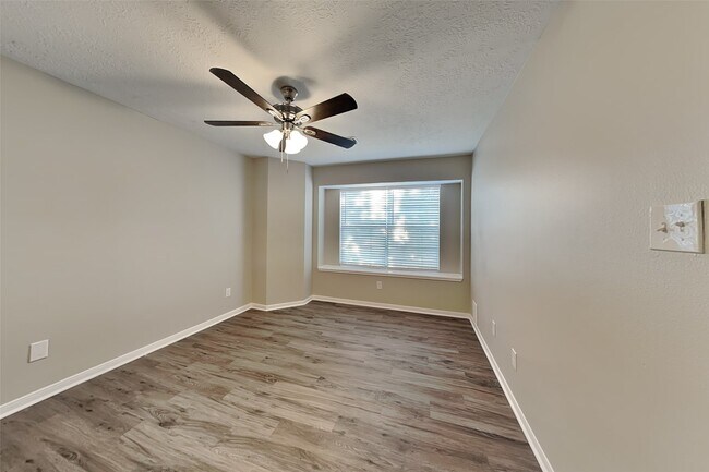 Foto del edificio - 15142 Red Cedar Cove Ln