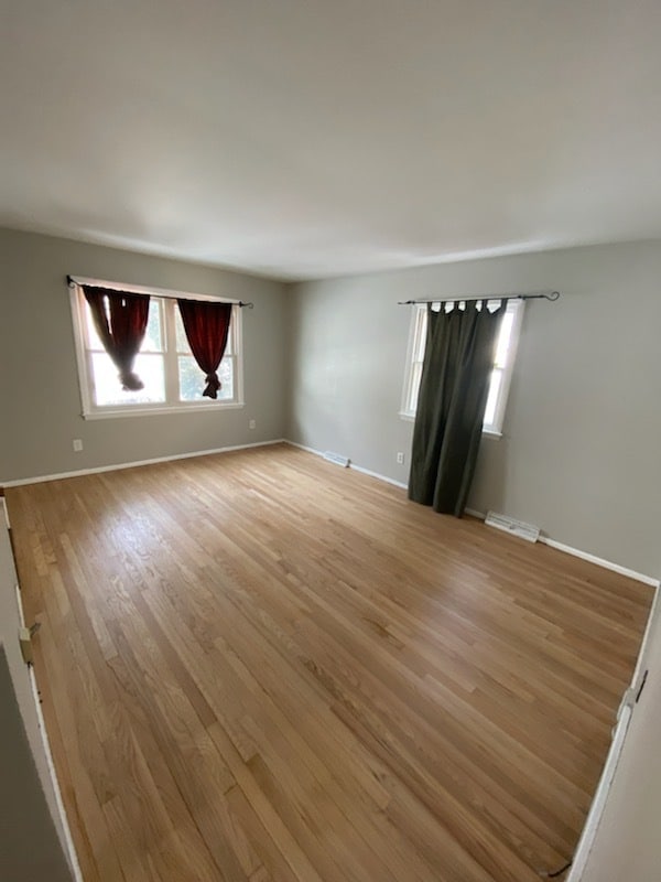 Building Photo - Beautiful 3 bedroom Milwaukee Lower Unit