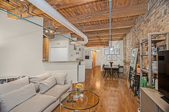 Foto del edificio - 225 W Huron St