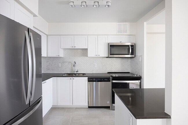 Photo du bâtiment - 2450 Weston Rd