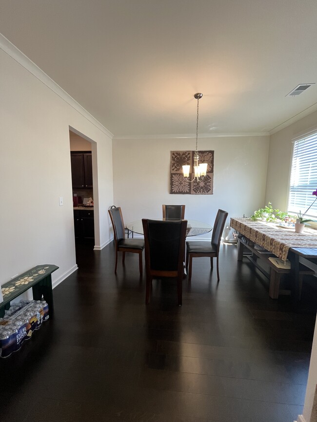 Building Photo - 1323 Weedon Dr