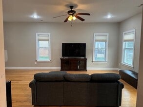 Building Photo - 904 Kentwood Dr