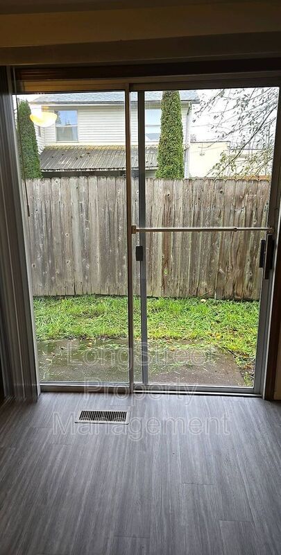 Foto del edificio - 615 SE Chicago St