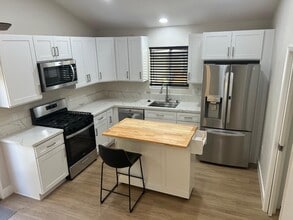 Building Photo - 745 Torrey Pines Pl