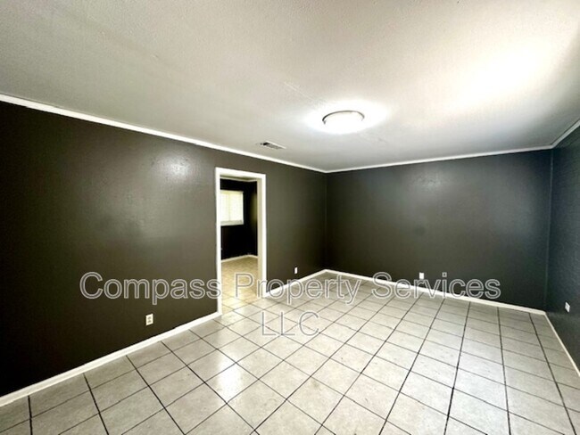 Building Photo - 1120 Elm Ave