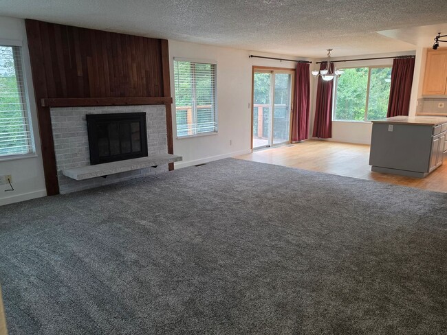 Foto del edificio - West hill Kent Daylight Rambler home - 5 b...