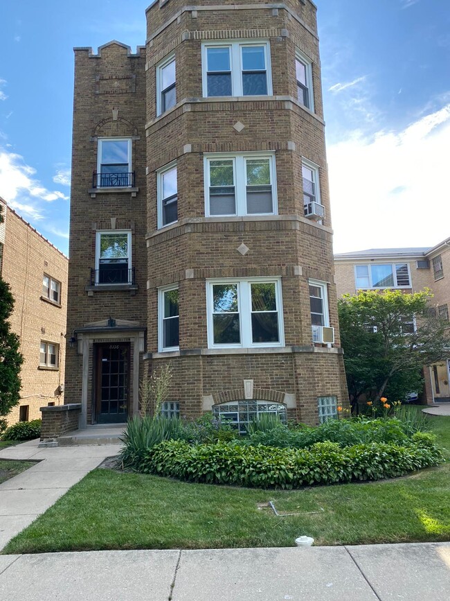 Building - 8116 Kilpatrick Ave