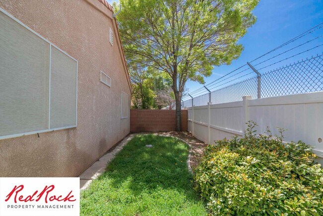 Foto del edificio - 3 Bed 2 Bath, 2 Car Garage with a Fully Fe...