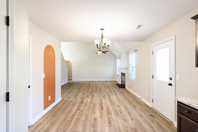 Building Photo - Beautiful Home Near MCAS New River