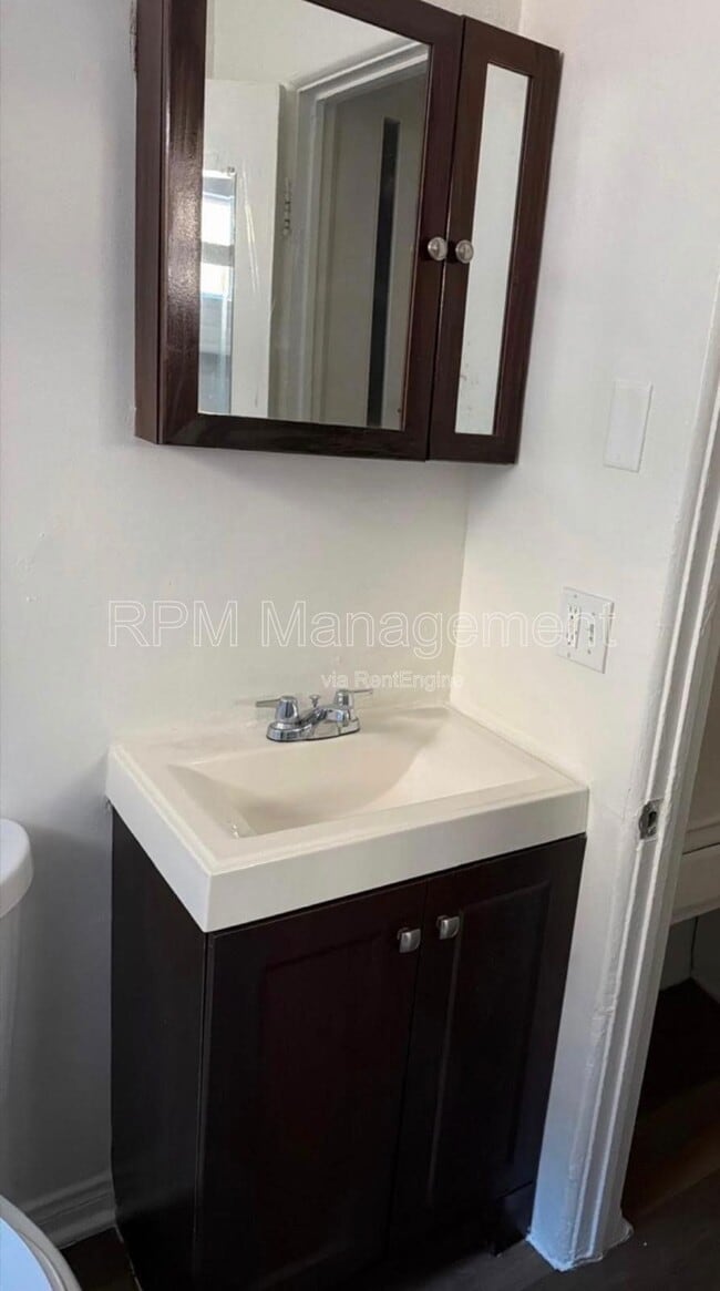 Building Photo - 111 S Manhattan Pl