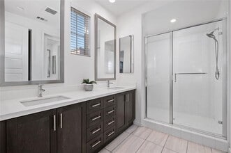 Building Photo - 29 Prominence