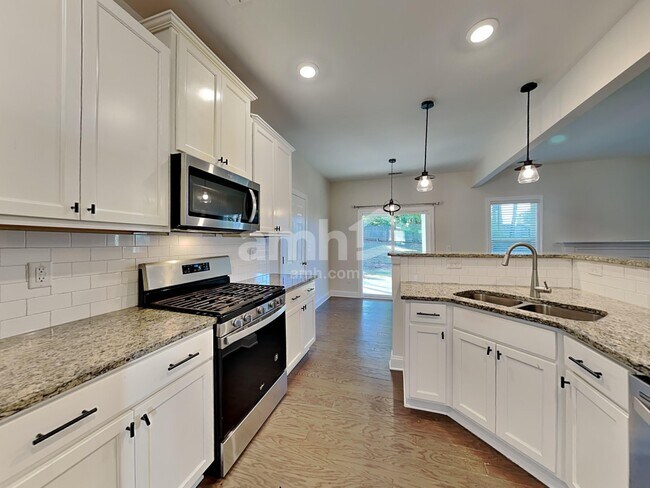 Foto del edificio - 102 White Ash Ln