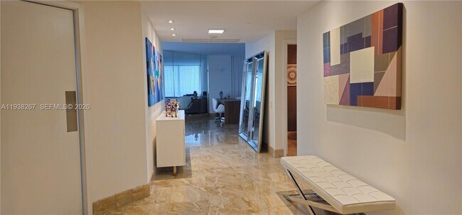 Foto del edificio - 3802 NE 207th St