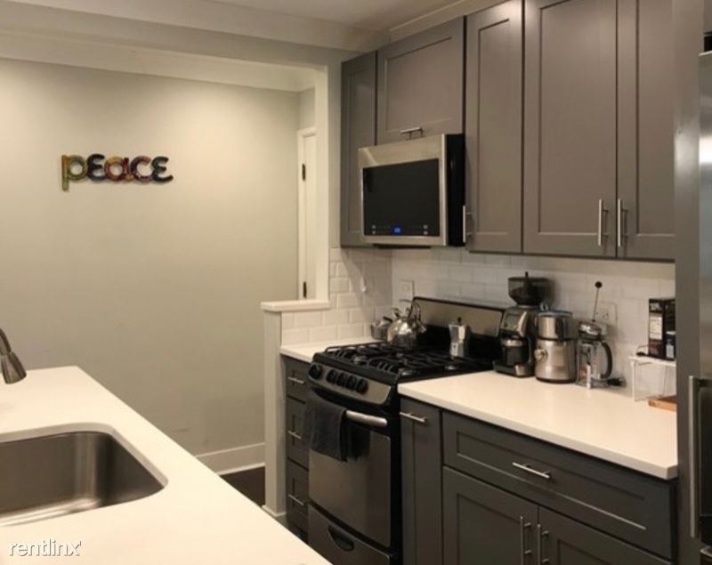Primary Photo - Studio, 1 bath Apartment - 531 W Oakdale Ave