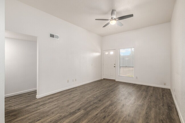 Foto del edificio - 6042 W Oregon Ave