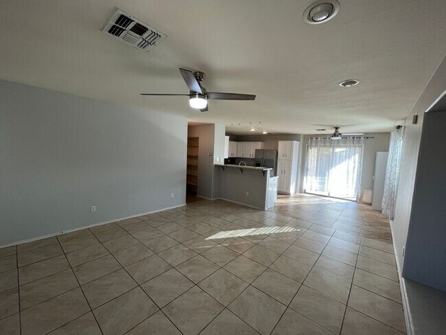 Foto del edificio - READY TO VIEW NOW! Gorgeous 3 Bed 2 Bath i...