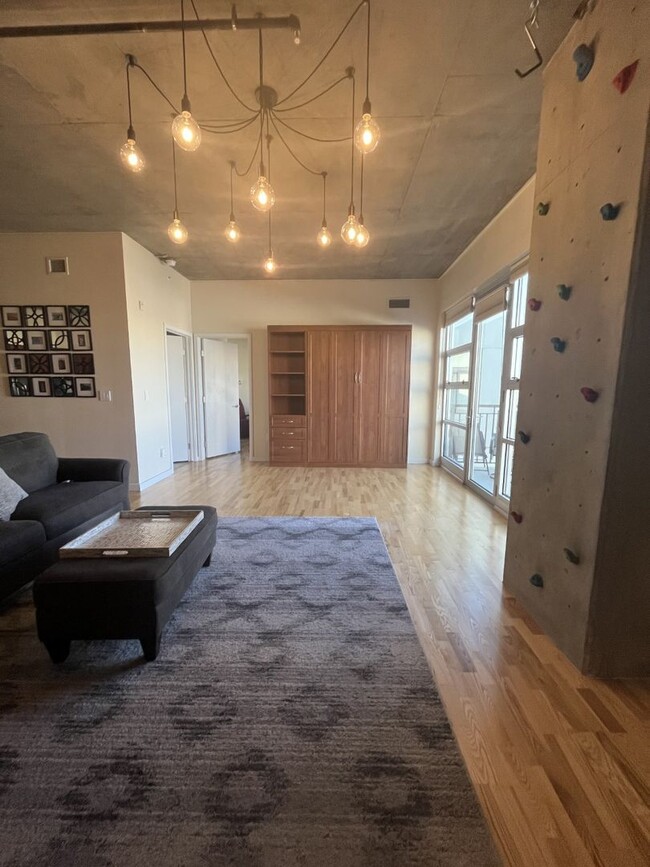 Building Photo - Available May 10th, 2025-Beautiful and Spa...