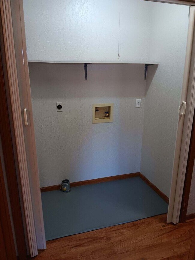Foto del edificio - 850 Sq Ft, 2-bedroom, 1-Bath Apartment in 4-plex near 29th & Wannamaker.