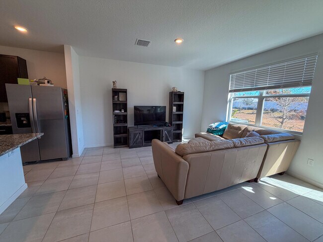 Building Photo - 676 Salisbury Cir