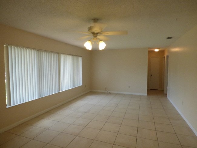 Building Photo - 795 Sweetbrier Dr