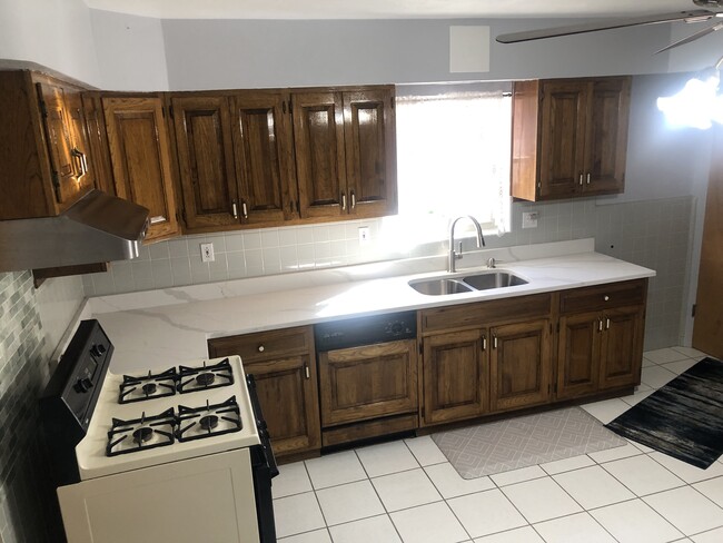 Building Photo - 3700 January Ave