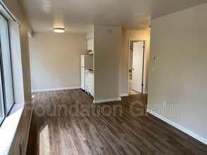 Building Photo - 400 10th Ave