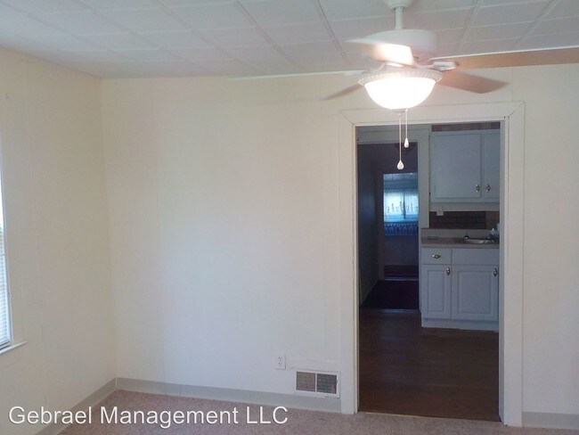 Building Photo - 1402 Mann Ave