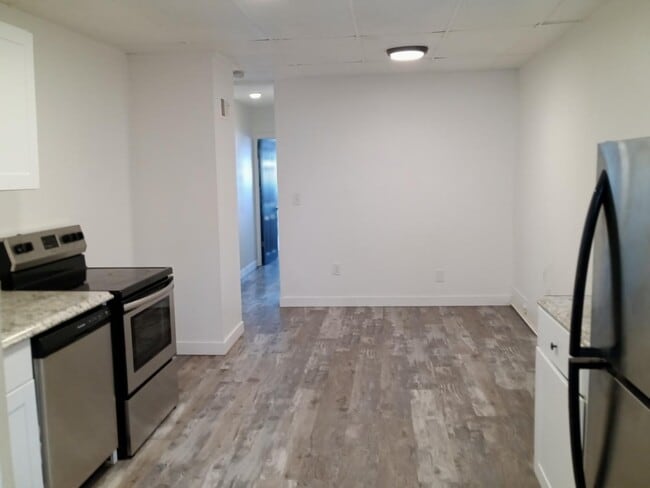 Building Photo - 212 1st St