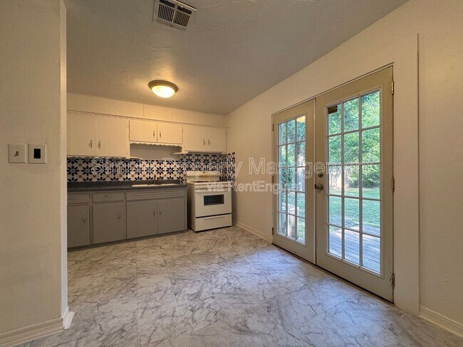 Foto del edificio - 1108 W Apache St