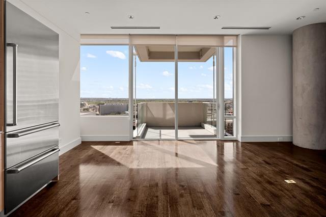 Foto del edificio - 2408 Victory Park Ln