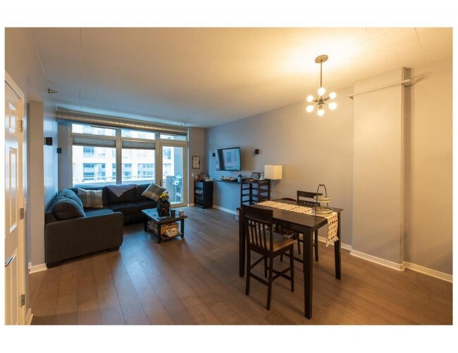 Photo - 909 W Washington Blvd Apartment