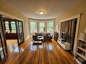 Building Photo - 5 Euston St